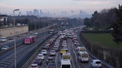 İstanbul'da Yola Çıkacaklar Dikkat! Köprü Çevresi Kıpkırmızı, Trafik Kilit
