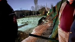 İstanbul'da İnşaat Çalışması Sırasında Yolda Çökme Oldu! Elektrik Kesildi, Yol Trafiğe Kapatıldı