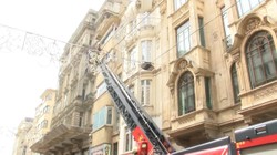 İstiklal Caddesi'ndeki Tarihi Binada Korkutan Yangın