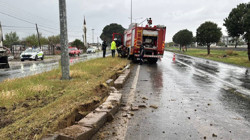 Kazadan Dönerken Kaza Yaptılar: İtfaiye Aracı Orta Refüje Çıktı