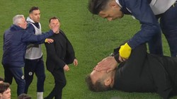 Maç Sonu Şoke Eden Hareket! Jose Mourinho, Okan Buruk'un Burnunu Sıktı