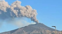 İtalya Alarmda, Etna Yanardağı Bir Kez Daha Harekete Geçti