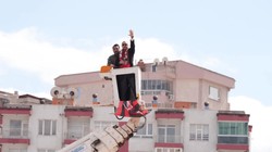 Cezalı Başkan Maçı İzlemek İçin Vinç Tuttu