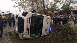 Ambulans Kazaya Karıştı, 3’ü Sağlık Çalışanı 6 Yaralı