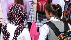 KKTC'de Liselerde Başörtüsü Serbest Bırakıldı