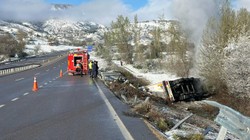 Devrilen TIR Alev Aldı, Sürücü Hayatını Kaybetti