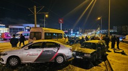 Kayseri'de Zincirleme Kaza! Hepsi Birbirine Girdi: 2 Yaralı