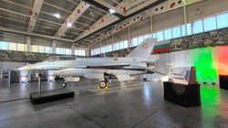 Bulgaristan'dan F-16 Uçağına Törenli Karşılama