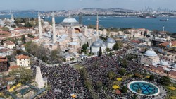 İHH'dan İstanbul'da 'Gazze Ölüyor! Ayağa Kalk!' Yürüyüşü