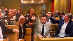 AKP’li Başkandan CHP’li Kadın Üyeye Hakaret! Meclis’te Tansiyon Yükseldi