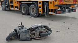 Kamyon Üstü Vince Çarpan Motosikletin Sürücüsü Yaralandı