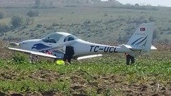 Eğitim Uçağı Tarlaya Zorunlu İniş Yaptı