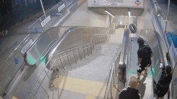 İstanbul'da 3 Şahıs Metro Merdivenlerine Çöp ve Lastik Atıp Kayıplara Karıştı