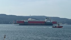Yüzer Havuz, Çanakkale'den Geçti