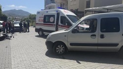 Antalya'da Hafif Ticari Araçla Motosiklet Çarpıştı, 1 Yaralı