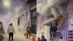 İstiklal Caddesi'nde Korkutan Yangın! Dumanların Arasında Kalan Çocuk Ölümden Döndü