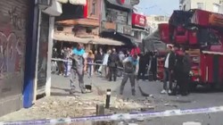 Beşiktaş'ta Deprem Nedeniyle Bir Binadan Parçalar Koptu