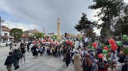Çorum'da Çocuklar Balon Uçurdu