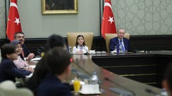 Cumhurbaşkanı Erdoğan, Koltuğunu Küçük İpek'e Devretti: Milli Eğitim Bakanı'na Okul Bahçeleri İçin Talimat