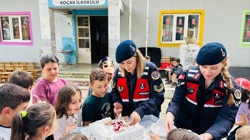 Jandarmadan Çocuklara Pastalı 23 Nisan Kutlaması