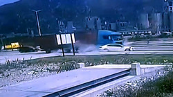 Tır, Kör Noktadaki Otomobili Fark Etmedi