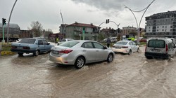 Uşak'ta Yollar Göle Döndü