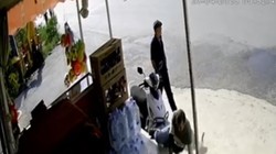Yaşlı Amcanın Şapkasına Beğendi, Kendisini Yerde Buldu