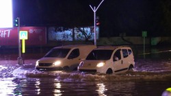 Adana'yı Sağanak Vurdu, Caddeler Göle Döndü
