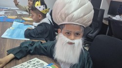Kostüm Giyip Öyküleri Anlattılar