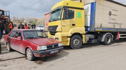Tır Önüne Kattığı Otomobili 50 Metre Sürükledi