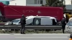 Sürücü Bariyer ile Otomobil Arasına Sıkıştı