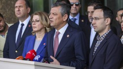 Özgür Özel, Sırrı Süreyya Önder'i Hastanede Ziyaret Etti