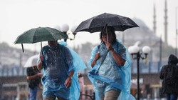 Meteoroloji'den Çok Sayıda İl İçin Sağanak, Fırtına ve Toz Taşınımı Uyarısı: İstanbul, Ankara, İzmir Listede...