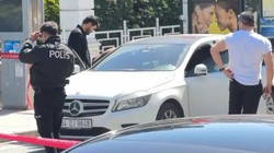 Avcılar'da Sıcak Dakikalar... Motosikletlilerden Bir Araca Silahlı Saldırı: 1 Ölü