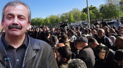 Hayatını Kaybeden Sırrı Süreyya Önder'in Sevenleri Hastaneye Akın Etti