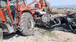 Traktör ile Otomobil Çarpıştı, 1’i Çocuk 4 Yaralı