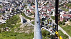 Depremde Hasar Gören Caminin Minaresi Söküldü