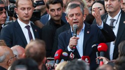 Özgür Özel'den Saldırı Sonrası 'Korkmuyoruz' Çıkışı! 'Biz Bir Santim Eğilirsek...'