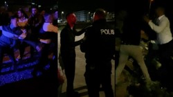 Düğün Savaş Alanına Döndü, Polis Canını Zor Kurtardı