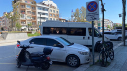 Eskişehir’de Otobüs Duraklarına Park Eden Sürücüler Tepki Çekiyor