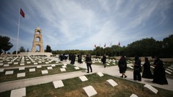 Azerbaycanlı Şehit Ailelerinden Gelibolu'da Duygusal Ziyaret