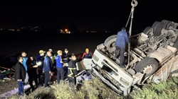Kontrolden Çıkan Tır Takla Attı: 1 Ölü, 1 Yaralı