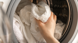 Sararıp Grileşen Beyazları Duvak Gibi Yapıyor, Makinenin Ömrünü Uzatıyor! Yalnızca 1 Bardak Yeterli