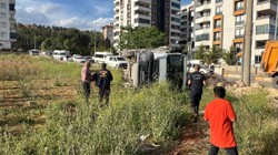 Adıyaman’da Hafriyat Kamyonu Devrildi: Sürücü Yaralandı