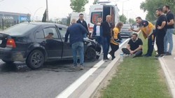 Bariyerlere Çarpan Otomobil Sürücüsü Yaralandı