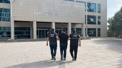 Uyuşturucu Operasyonunda Yakalanan 2 Kişiye Kelepçe