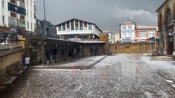 Yozgat'ı Önce Dolu Sonra Sağanak Vurdu