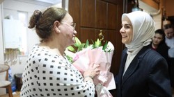 Bakan Göktaş'tan Gönüllü Anneye Anneler Günü Ziyareti