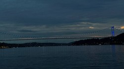 Fatih Sultan Mehmet Köprüsü Maviye Büründü