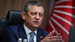 Özgür Özel'den Dünya Çiftçiler Günü'ne Özel Mesaj: 'Çiftçiler Bu Topraklarda Yalnız Bırakılıyor'